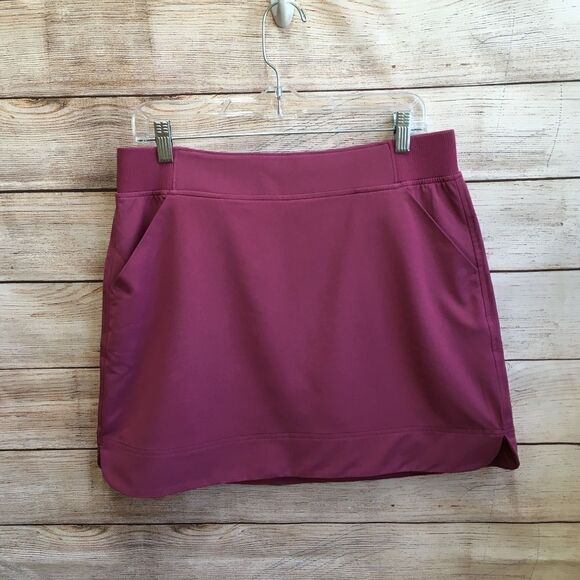 NEW WITH TAGS 32° COOL SKORT IN SCARLET OAK - Picture 1 of 5